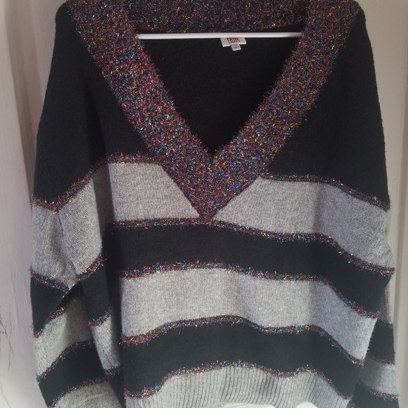 Sweaters - Picture 4 of 7